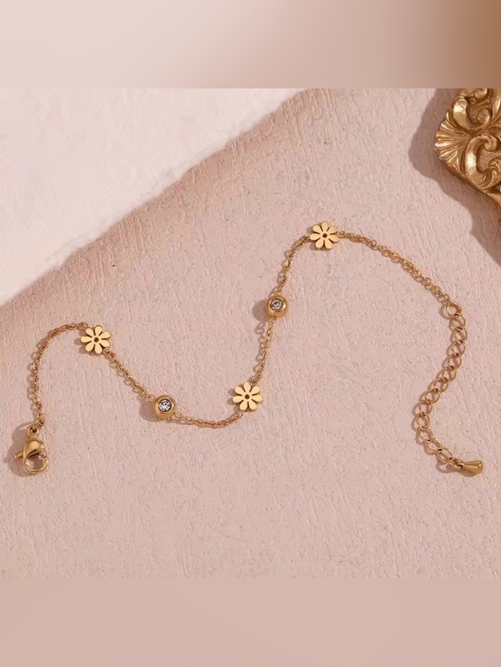 Double Sided Back and White
Flower Bracelet 18K Gold plated
Stainless Steel - Picture 2 of 6